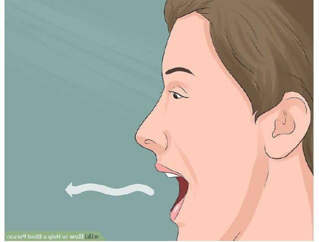 شخص يتكلم بصوت عالٍ